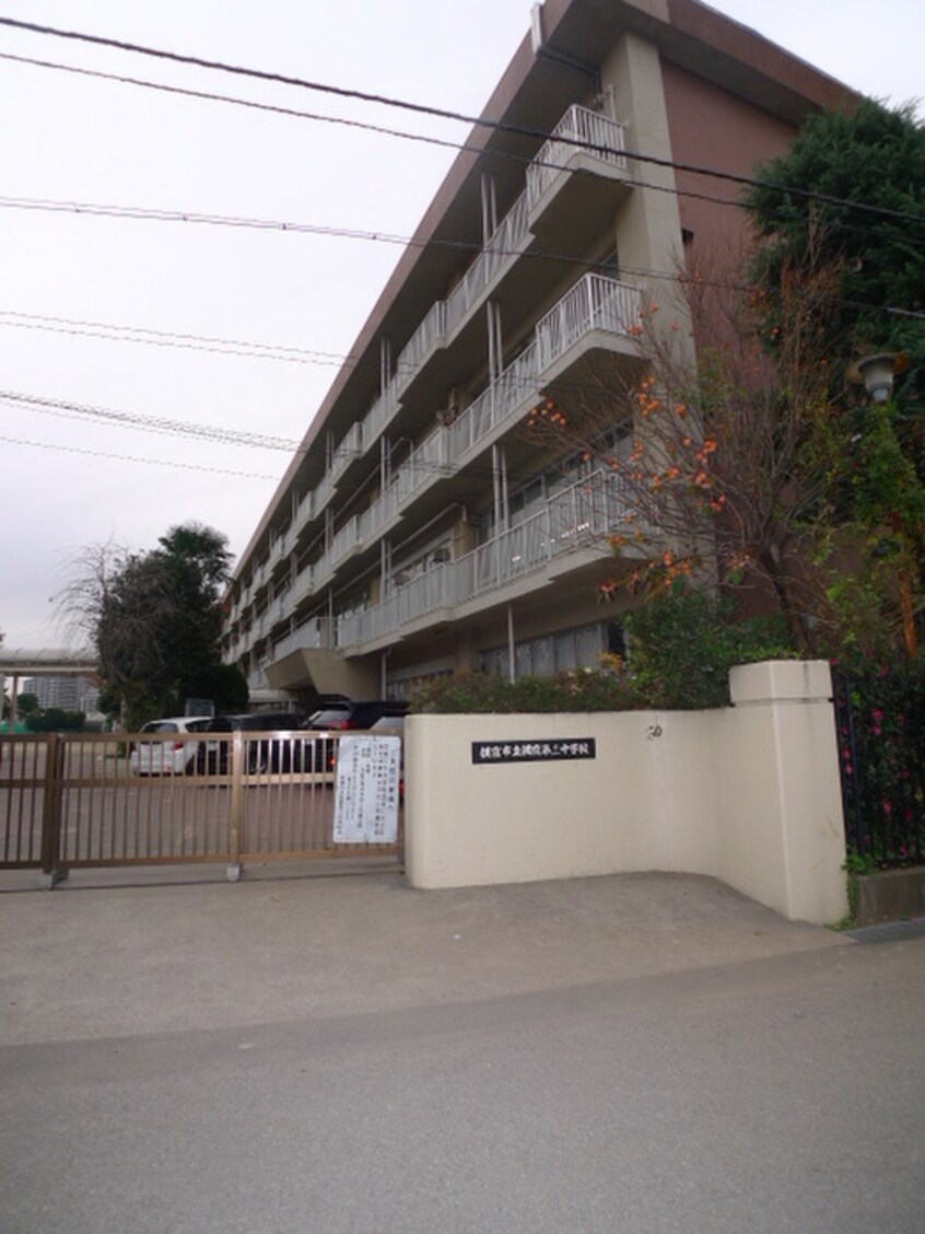 朝霞市立朝霞第三中学校(中学校/中等教育学校)まで409m シオミプラザファ－スト