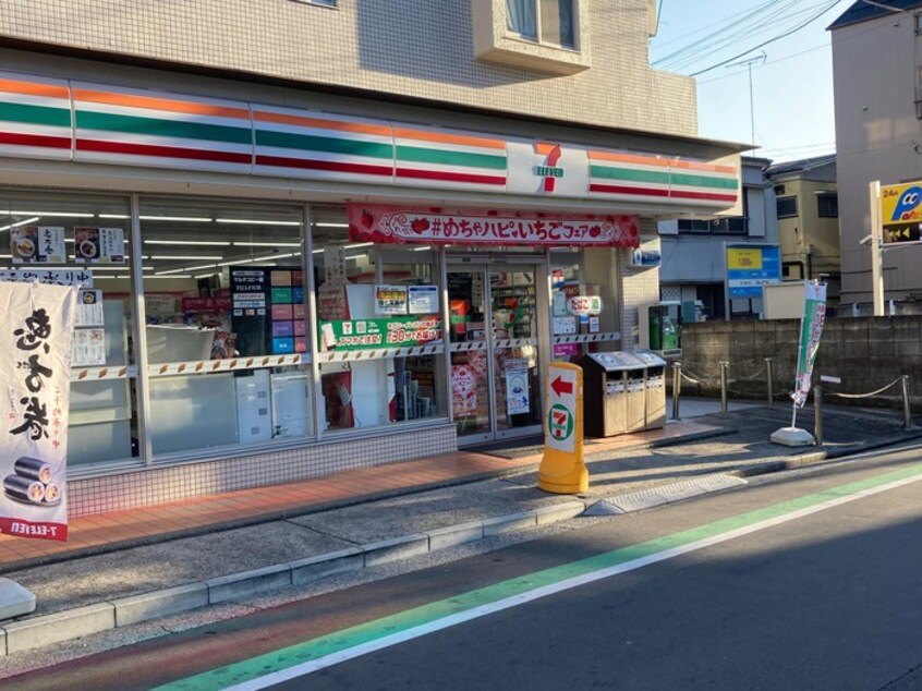 セブンイレブン 横浜六角橋店(コンビニ)まで375m ウィズ白楽レジデンス