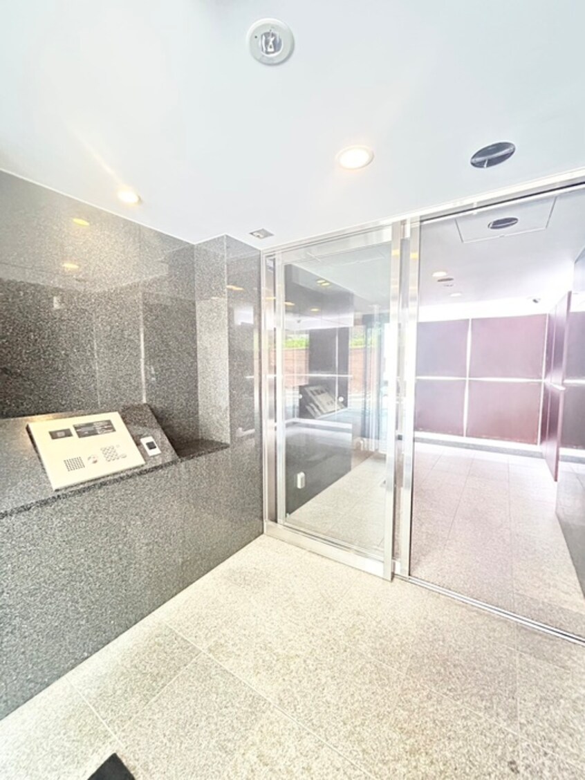 エントランス部分 コンフォリア市谷薬王寺