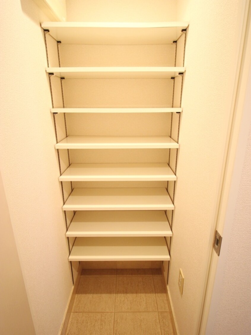 靴箱 コンフォリア市谷薬王寺