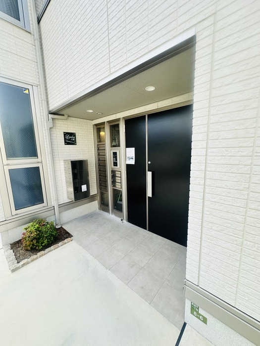 エントランス部分 ラウレア六町