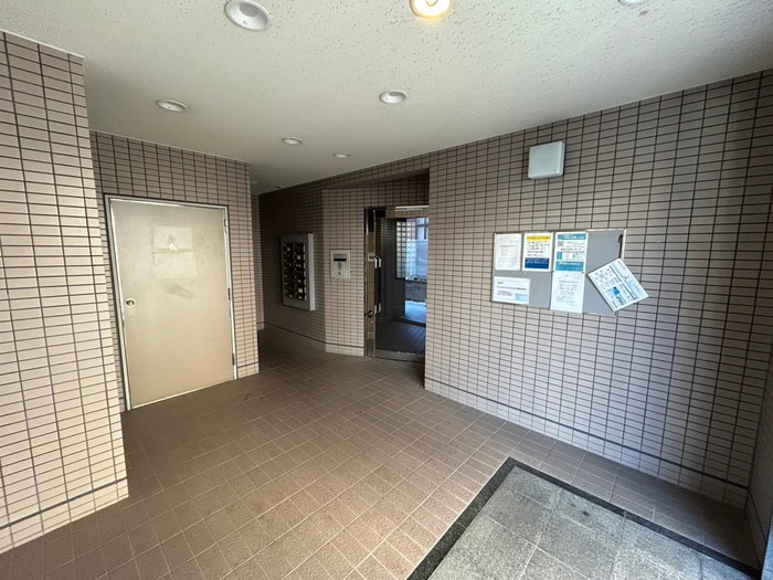 エントランス部分 フローラ若宮