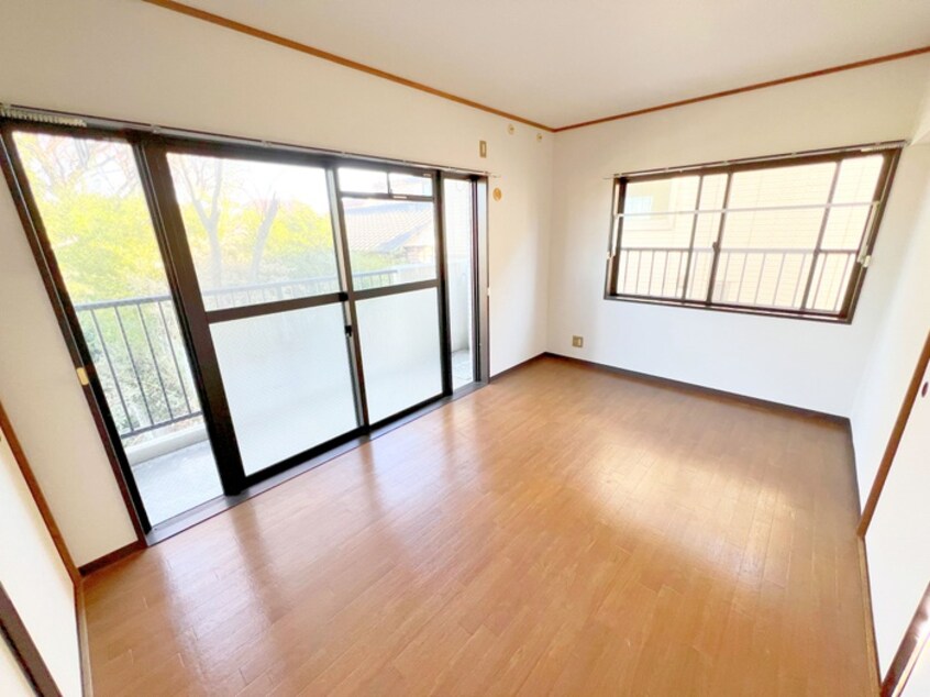 居室 グランパレス本太　東側家屋