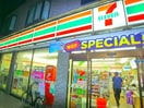 セブン-イレブン(コンビニ)まで84m オペラシオンボヌール竹の塚