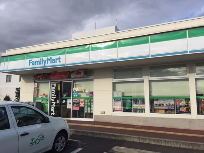 ファミリーマート 秦野市役所前店(コンビニ)まで307m 松本アパ－ト