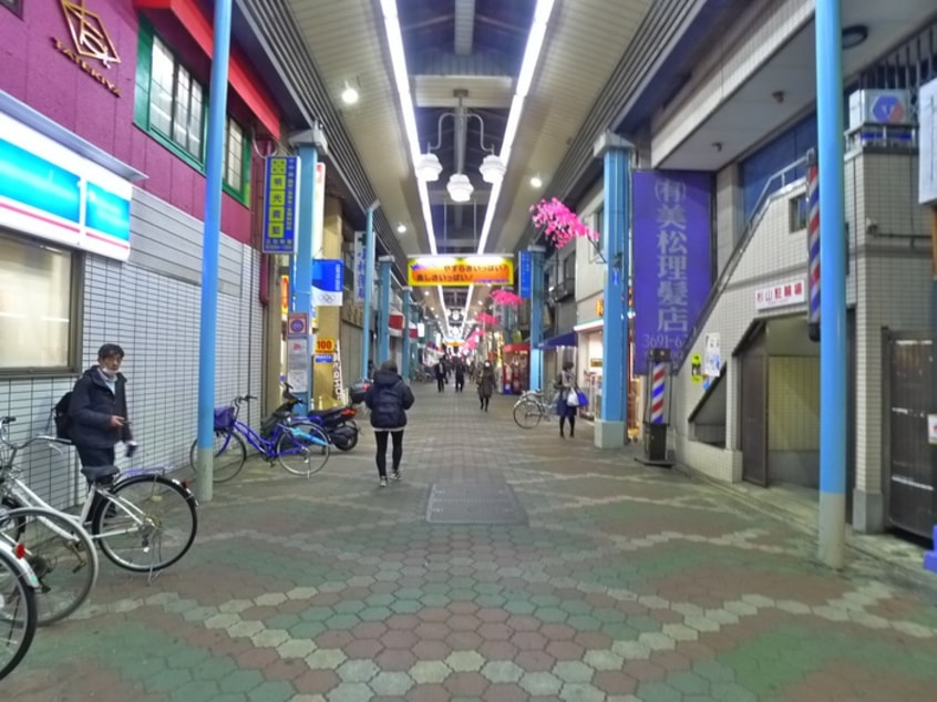 立石駅前商店街(その他飲食（ファミレスなど）)まで550m グランクオール青砥
