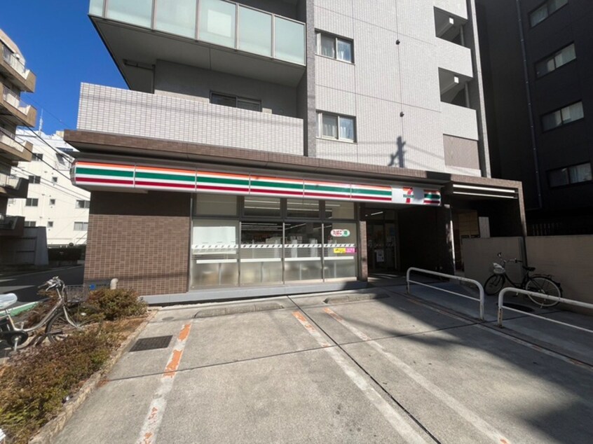 セブンイレブン新宿水道町店(コンビニ)まで200m ユアコンフォート水道町