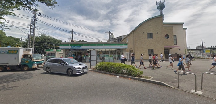 ファミリーマート 西武拝島店(コンビニ)まで209m ドルチェ武蔵野