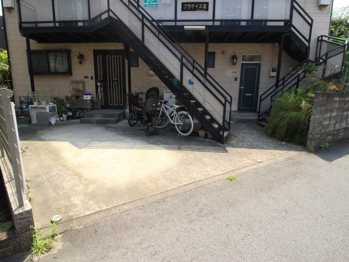 エントランス部分 プラザイズミ