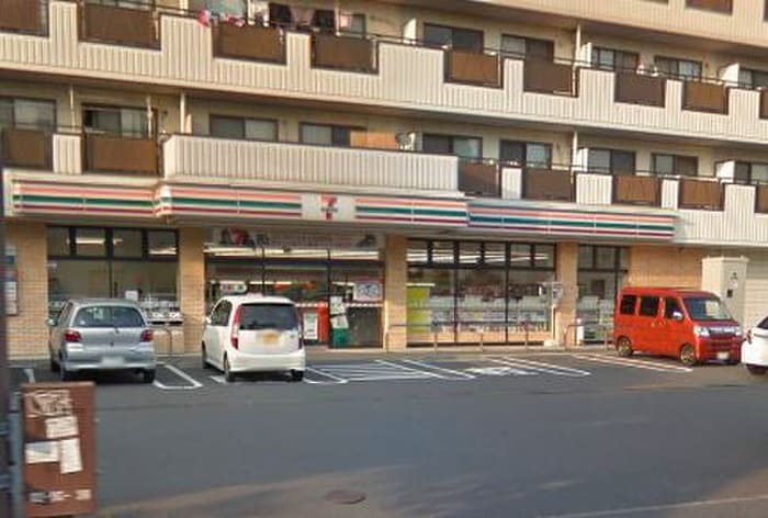 セブンイレブン(コンビニ)まで393m プラザサイトウ