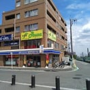 ローソン・スリーエフ十日市場北口店(コンビニ)まで122m フォーレスト１