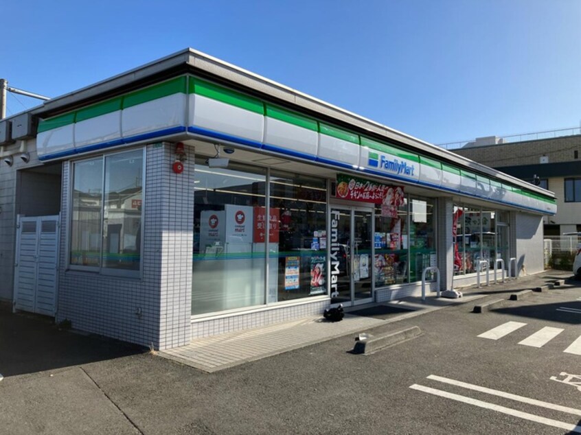 ファミリーマート 相模原鵜野森店(コンビニ)まで400m エスコ－トＡ館