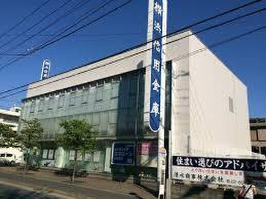 横浜信用金庫馬場支店(銀行)まで803m キャッスル寺尾