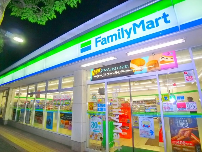 ファミリーマート(コンビニ)まで220m ウィンドお花茶屋