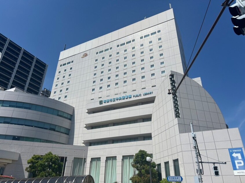 町田市立中央図書館(図書館)まで184m タウンパレスコヤマ