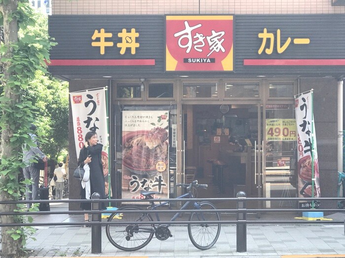 すき家 赤坂六丁目店(その他飲食（ファミレスなど）)まで410m スト－リア赤坂