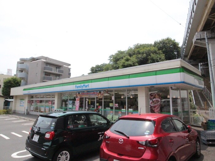 ファミリーマート 横浜羽沢町綿打店(コンビニ)まで594m フラッツマキ