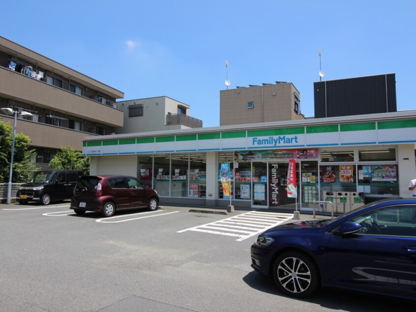 ファミリーマートニック北加瀬三丁目店(コンビニ)まで390m ストリ－ム元住吉