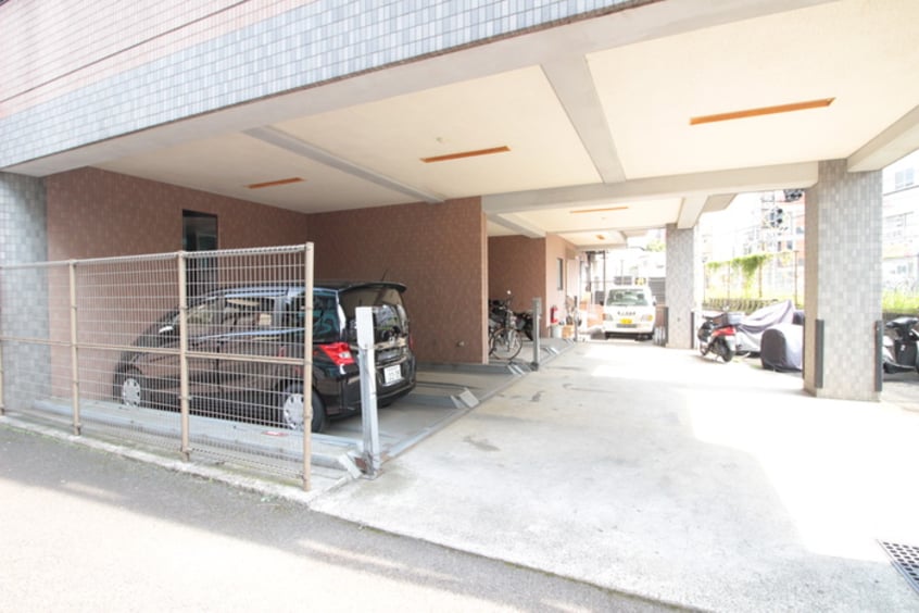 駐車場 オオサワビル