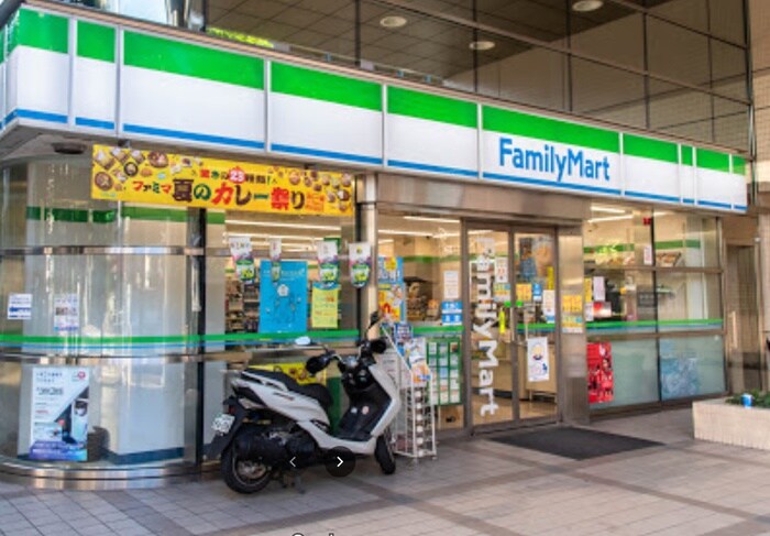 ファミリーマート 芝二丁目店(コンビニ)まで44m リバーレ芝公園