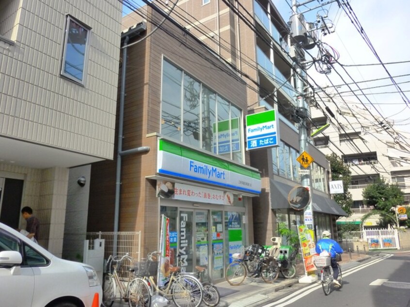 ファミリーマート三軒茶屋目青通り店(コンビニ)まで35m ＨＩＳＵＩ　Ｒｅｓｉｄｅｎｃｅ