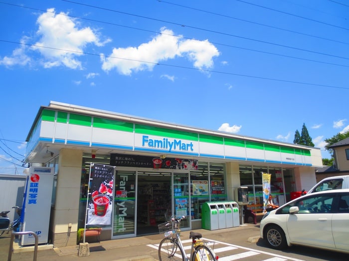 ファミリーマート(コンビニ)まで603m カルム　ヴィラージュ