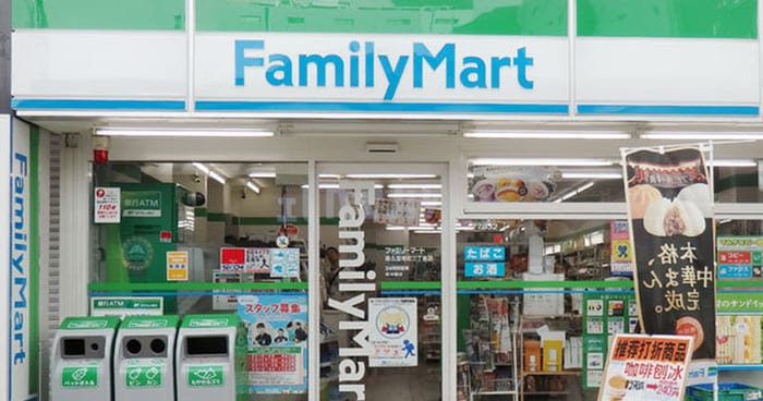 ファミリーマート(コンビニ)まで140m ステップビル