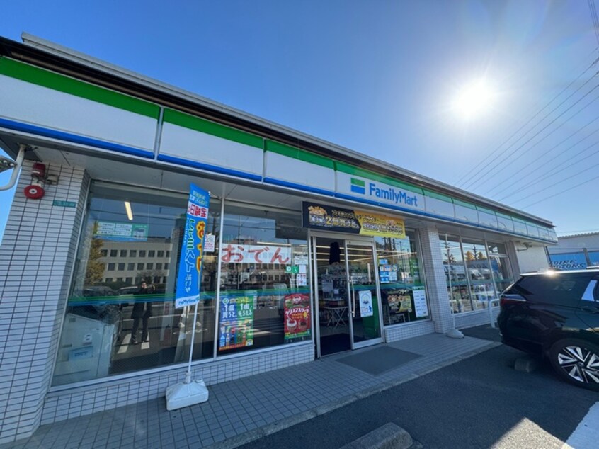 ファミリーマート 寒川一之宮店(コンビニ)まで581m エクシ－ド湘南Ｂ