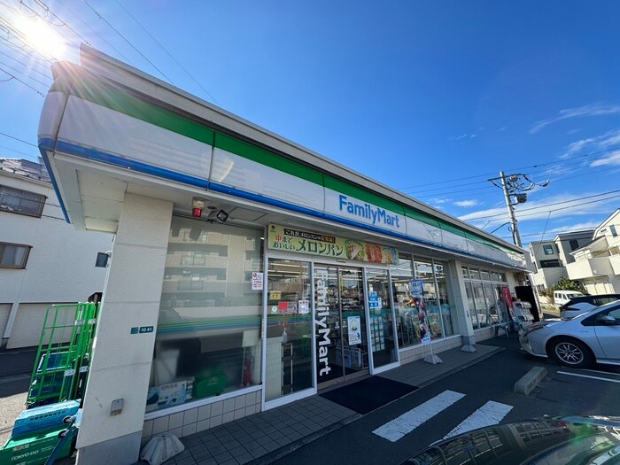 ファミリーマート 寒川一之宮店(コンビニ)まで585m エクシ－ド湘南Ｅ