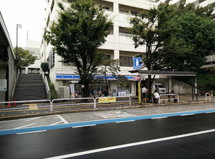 ローソン(コンビニ)まで536m ビレッジハウス八潮1