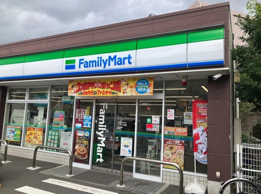 ファミリーマート 六ッ川二丁目店(コンビニ)まで750m PREMIUM横浜弘明寺