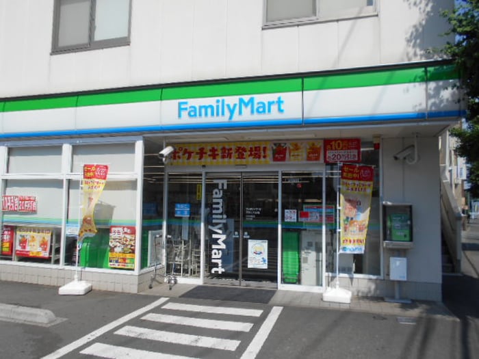 ファミリーマート秀栄白糸台店(コンビニ)まで250m ウェルビル白糸台