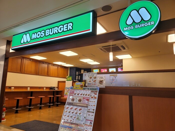 モスバーガー　エミオ武蔵関店(ファストフード)まで220m 関町北4丁目戸建