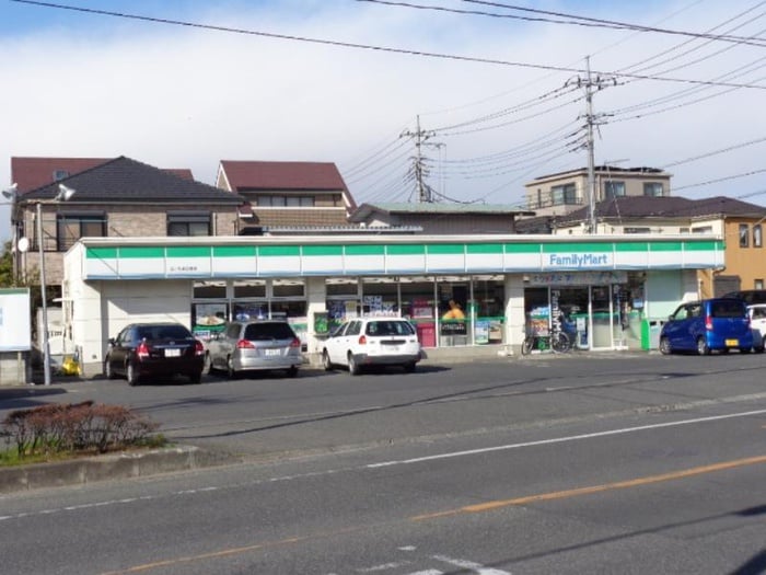 ファミリーマート(コンビニ)まで30m グランデｲオ－ル白楽