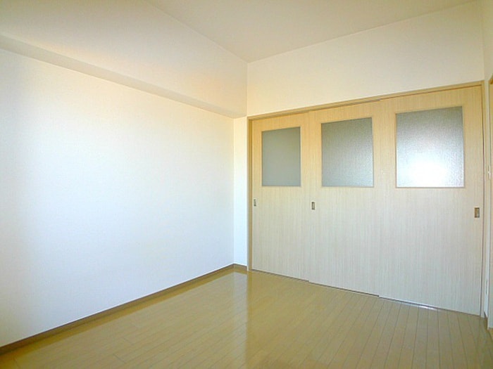 居室 ＩＳＩＩビル