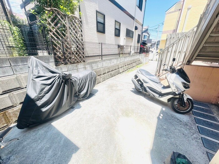 バイク置き場 フォレスタ横浜