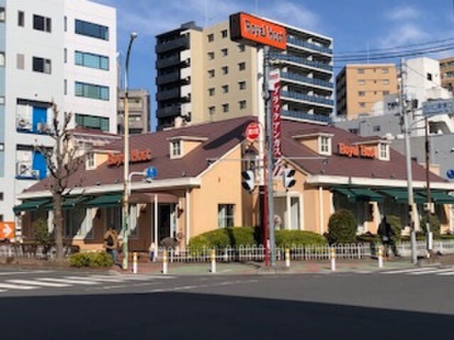 ロイヤルホスト西川口店(その他飲食（ファミレスなど）)まで700m アルファコート西川口２２