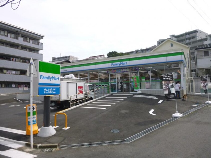 ファミリーマート(コンビニ)まで138m リブリ・インパル
