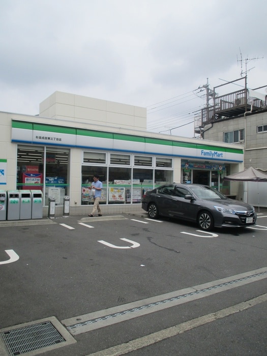 ファミリーマート杉並成田東三丁目店(コンビニ)まで190m ﾘﾊﾞｰｽﾄｰﾝｺｰﾎﾟA