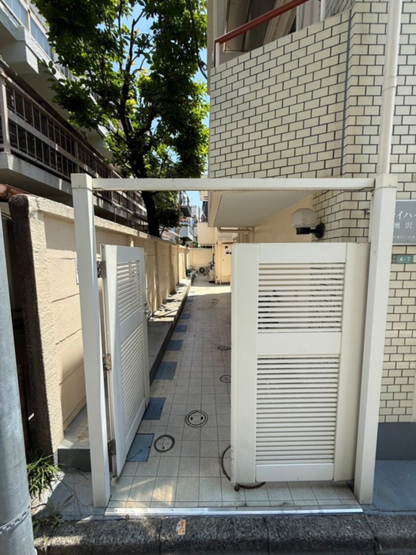エントランス部分 スカイハイツ奥沢(401)