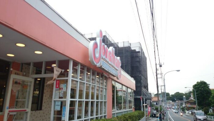 ジョナサン横浜芹が谷店(その他飲食（ファミレスなど）)まで589m セントバレ－Ａ棟