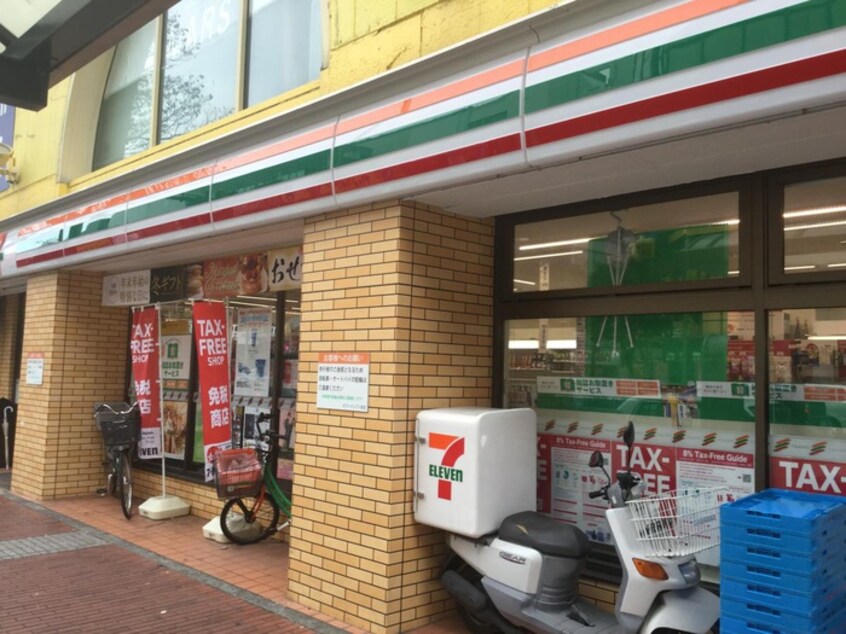 伊勢佐木長者町駅前店(コンビニ)まで58m ﾊﾟ-ｸ･ﾉｳﾞｧ伊勢佐木長者町(906)