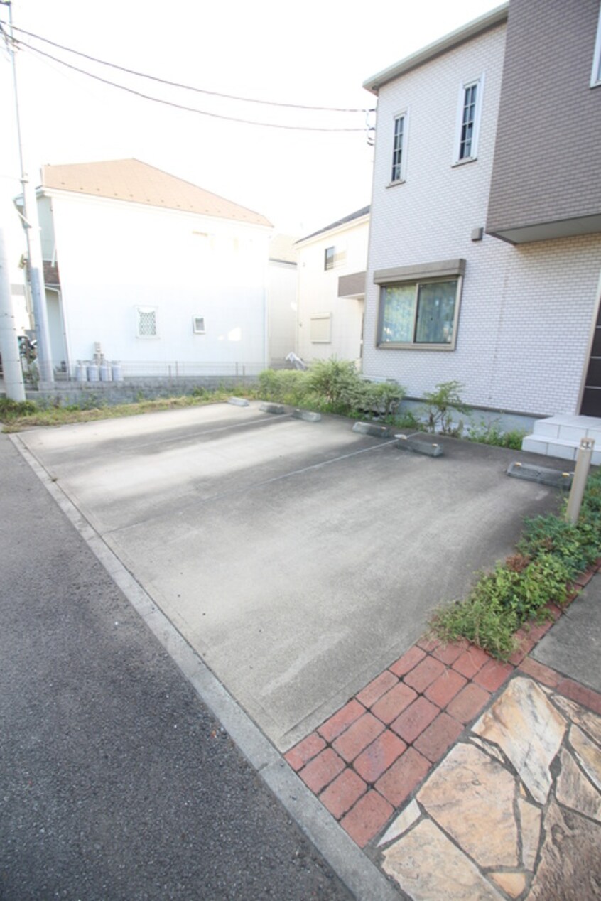 駐車場 ロイヤルカーサ