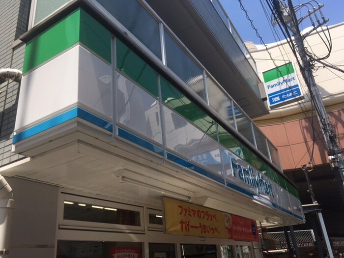 ファミリーマート 豪徳寺駅前店(コンビニ)まで212m メゾンエメロ－ド