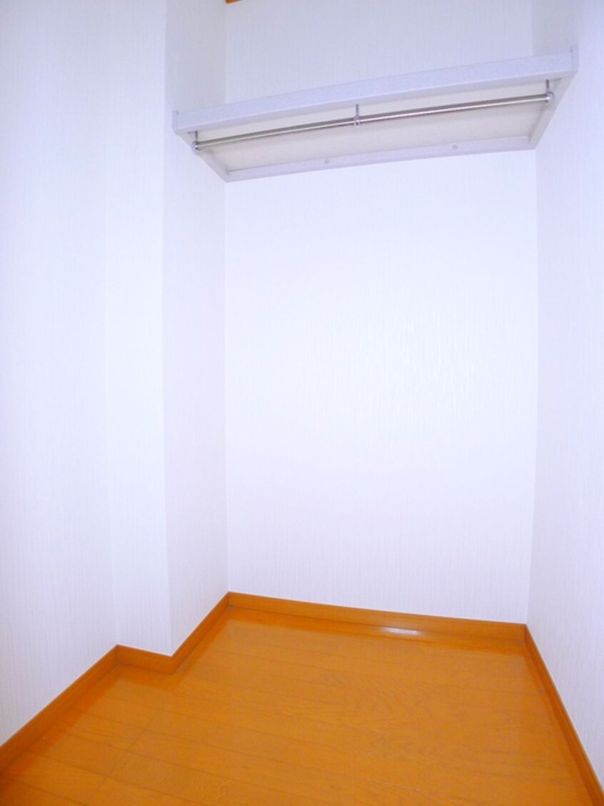 収納 アム－ル右京