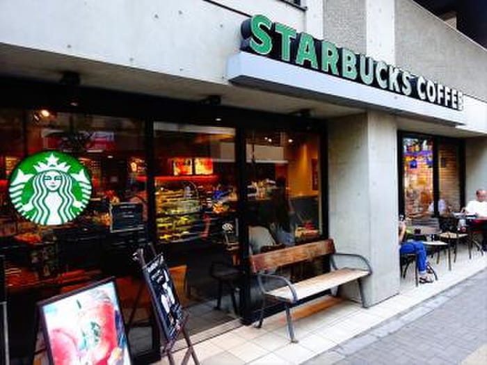 スターバックス(ファストフード)まで60m ザ・パークハビオ明大前