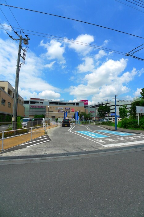 イオンモール前川(ショッピングセンター/アウトレットモール)まで1000m レジデンス上青木西
