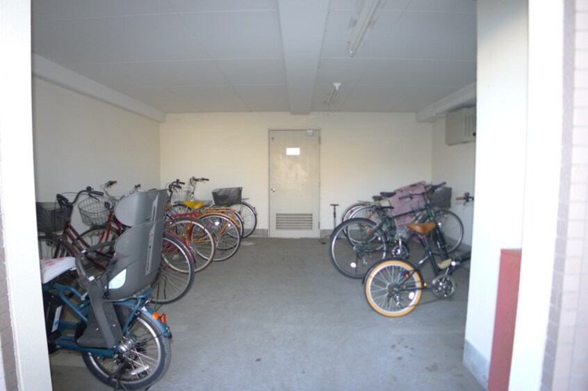 駐輪場 クレスト南町