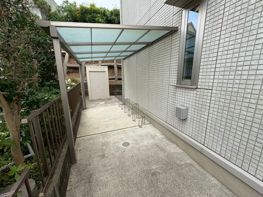 駐輪場 ドエルEBINA