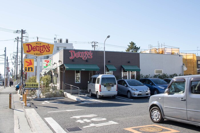 デニーズ片瀬山店(その他飲食（ファミレスなど）)まで97m セラ柳小路